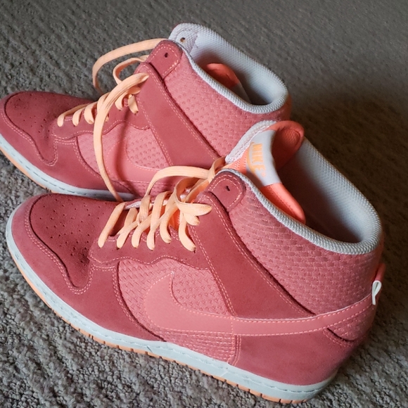 Nike wedge sneakers size 10 Clearance